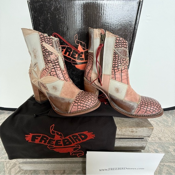 Freebird Blush Pink Multi Flower Rare Patchwork women’s Boho Ankle Boots size 9 - Picture 1 of 16